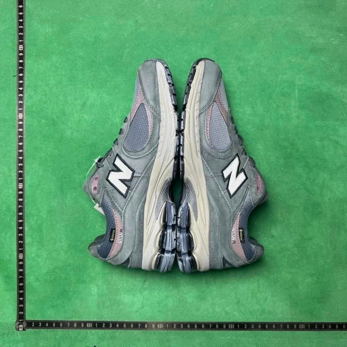 New Balance 2002R Triple White — 3号黑灰M2002RXA