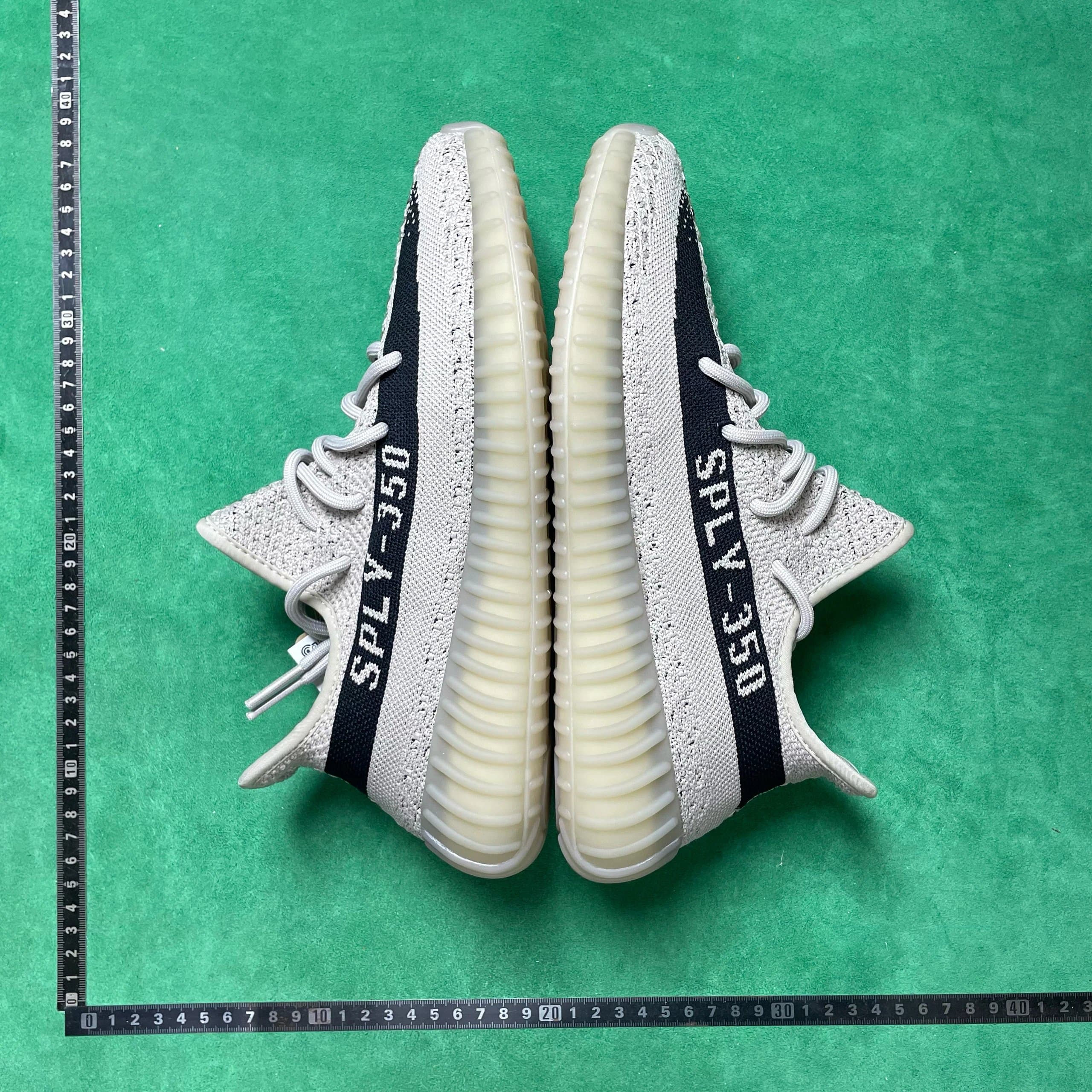 Yeezy Boost 350 V2 Zebra — 8号深米色HP7870