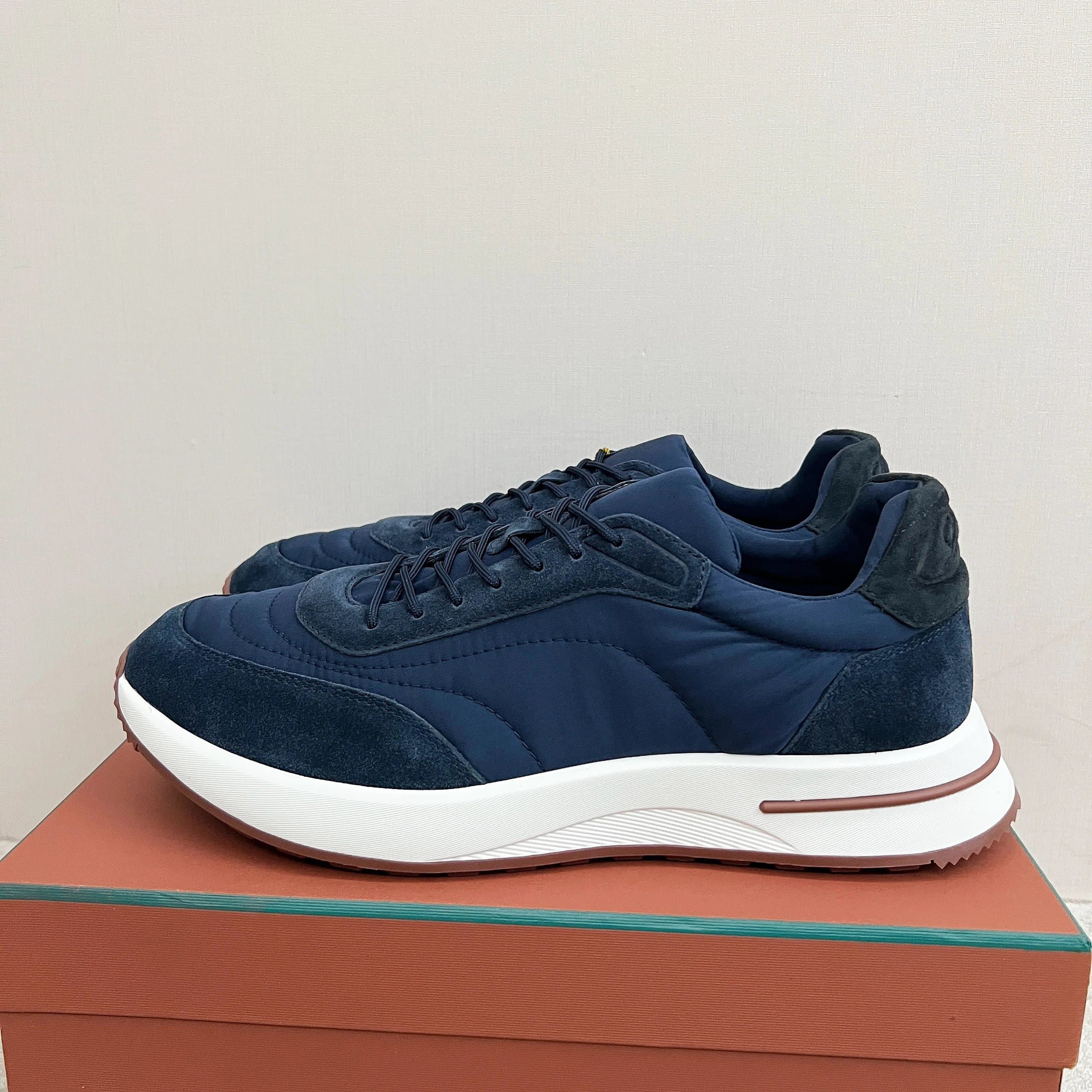 Hermès Run Navy Black White — N24
