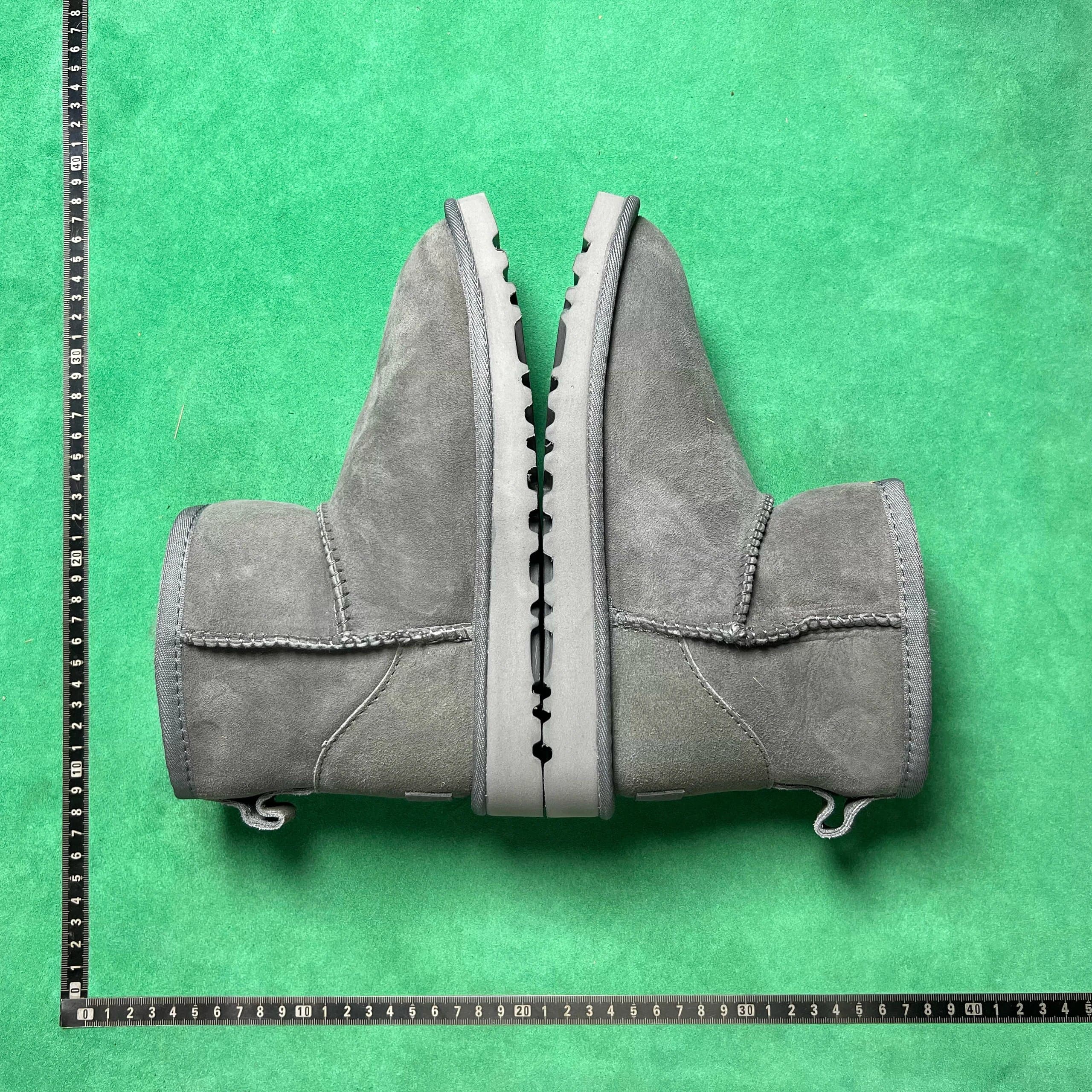 UGG Classic Short Grey Suede
