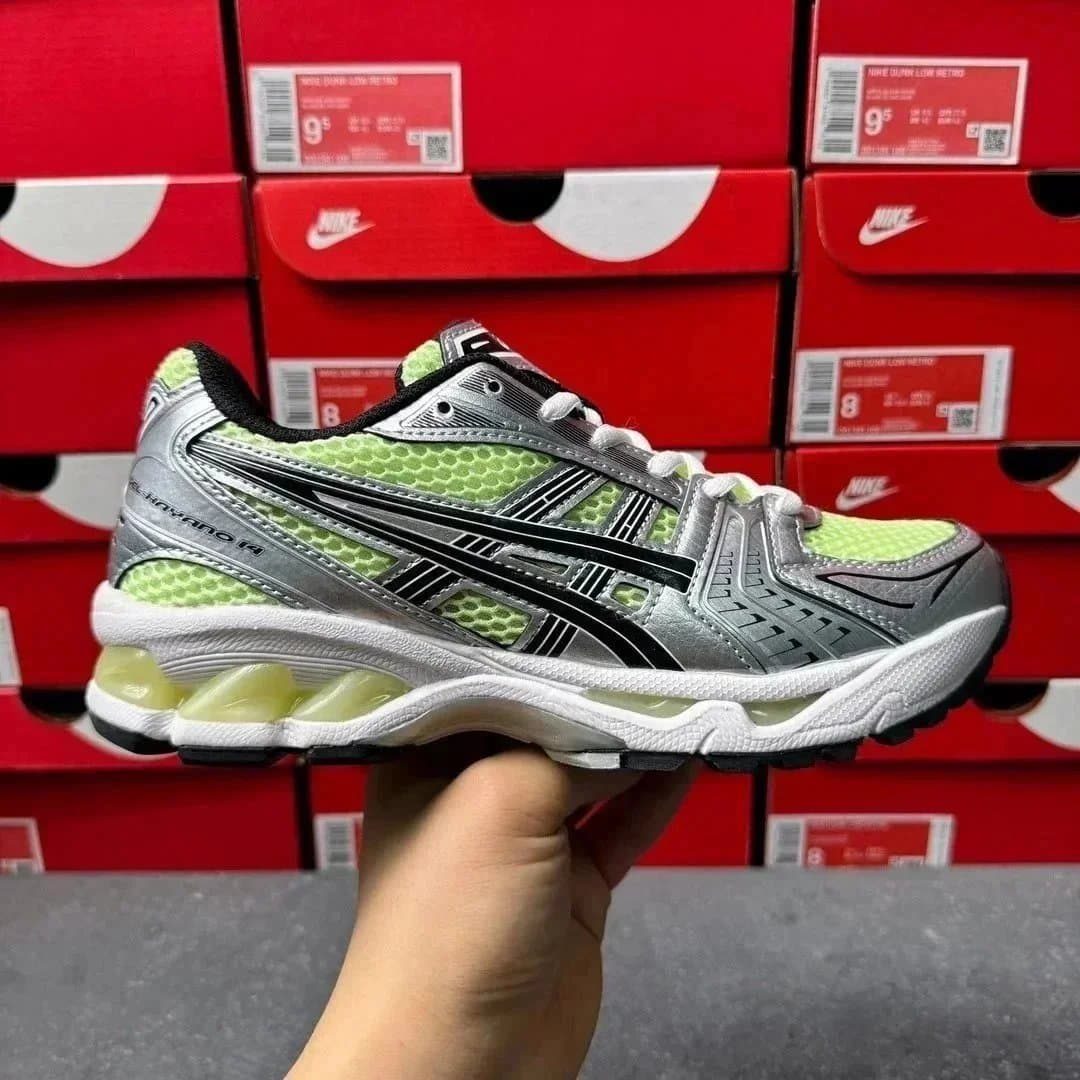 Nike Air Max Plus Triple White — 32
