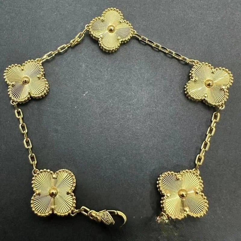 Van Cleef & Arpels Alhambra Four-Leaf Clover Pendant — 13