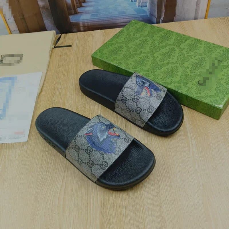 Gucci Slide Sandal GG Embossed — 狼头