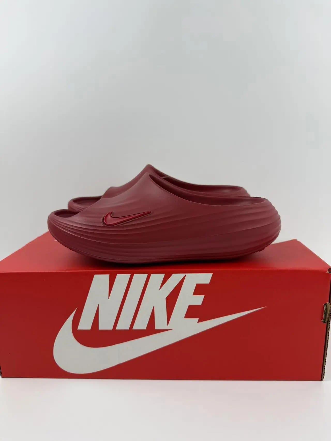 Nike Kawa Slide Volt — 拖红色