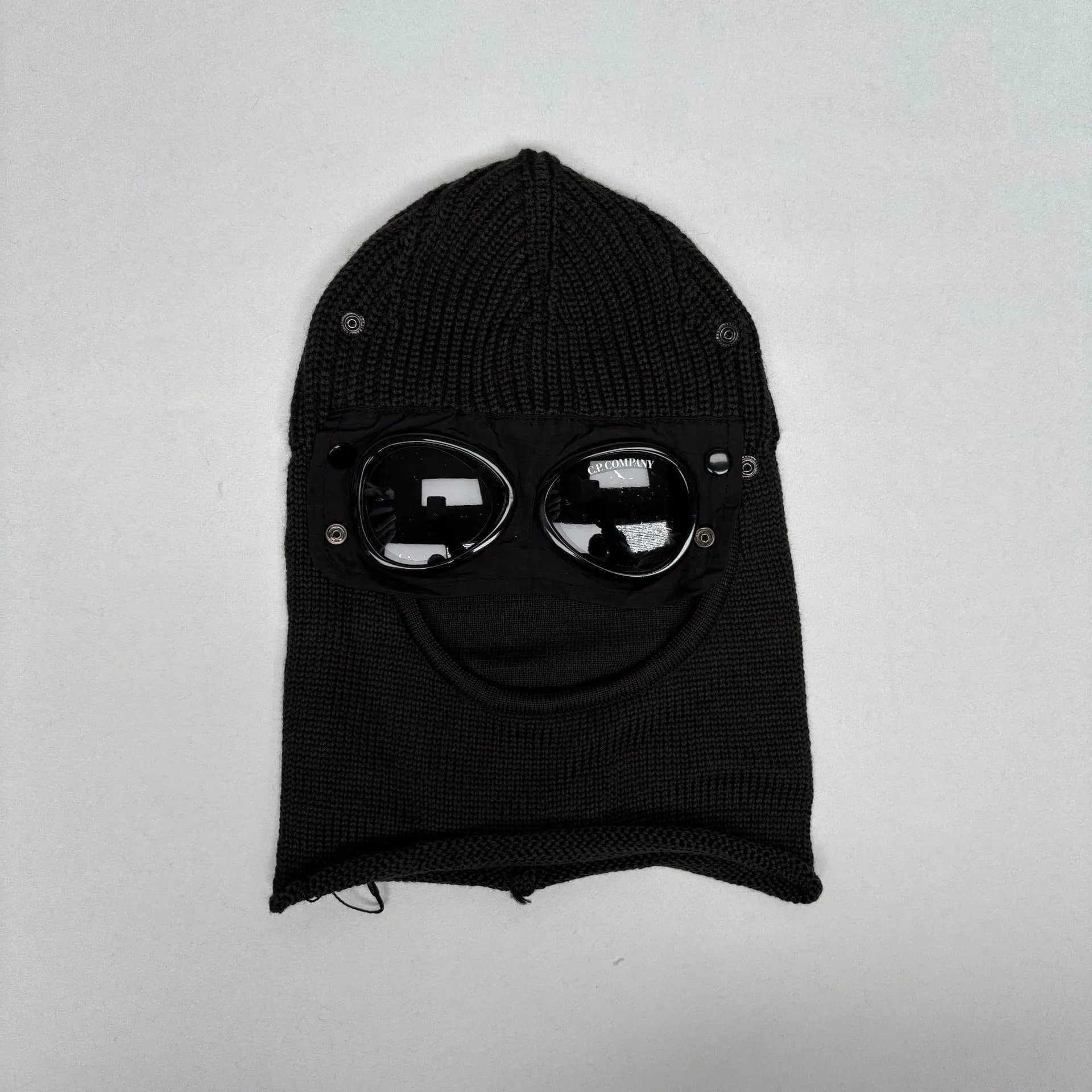 C.P. Company Ribbed Beanie Logo Patch — 均码 · 套头石墨黑