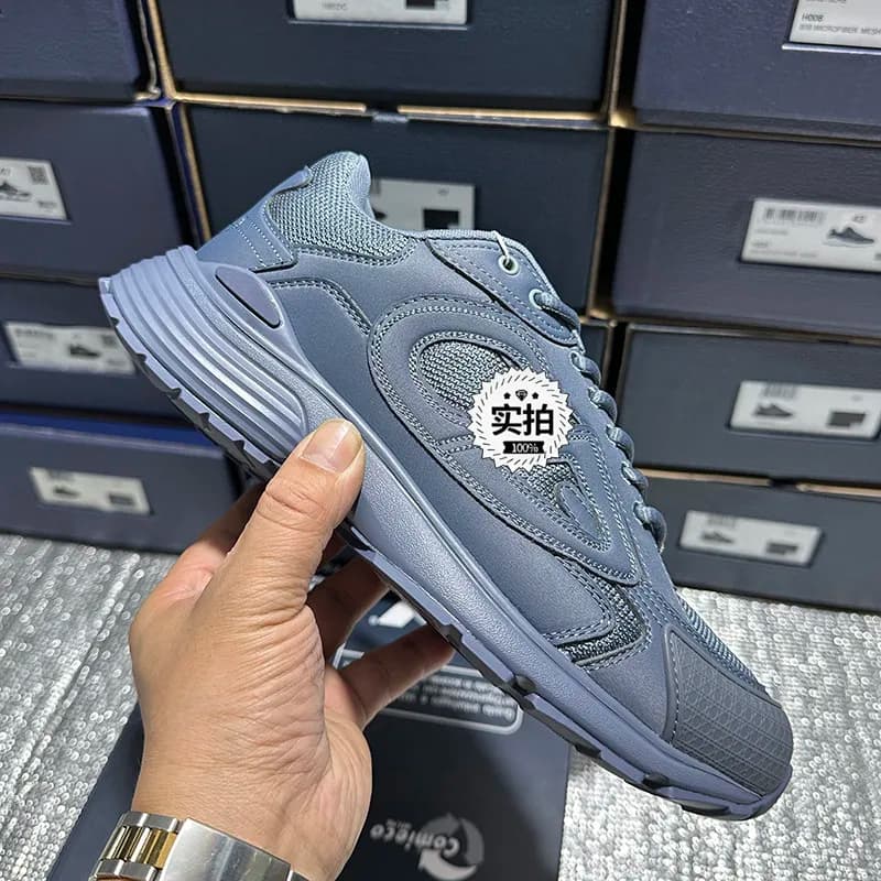 Retro Runner Mint Foam — 浅兰色胶片 026-H557