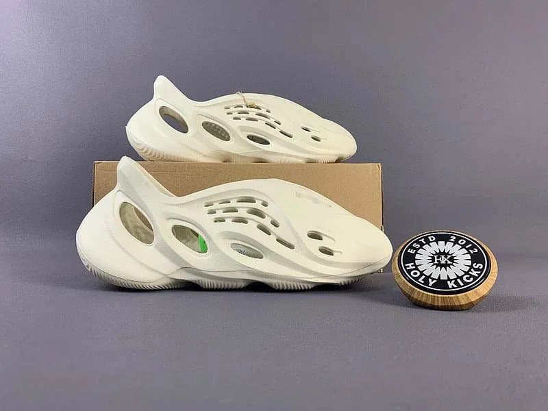 Yeezy Foam Runner Bone