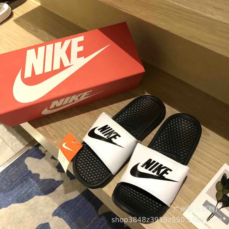 Nike Air VaporMax Moc 3 University Red — 黑底白面黑字