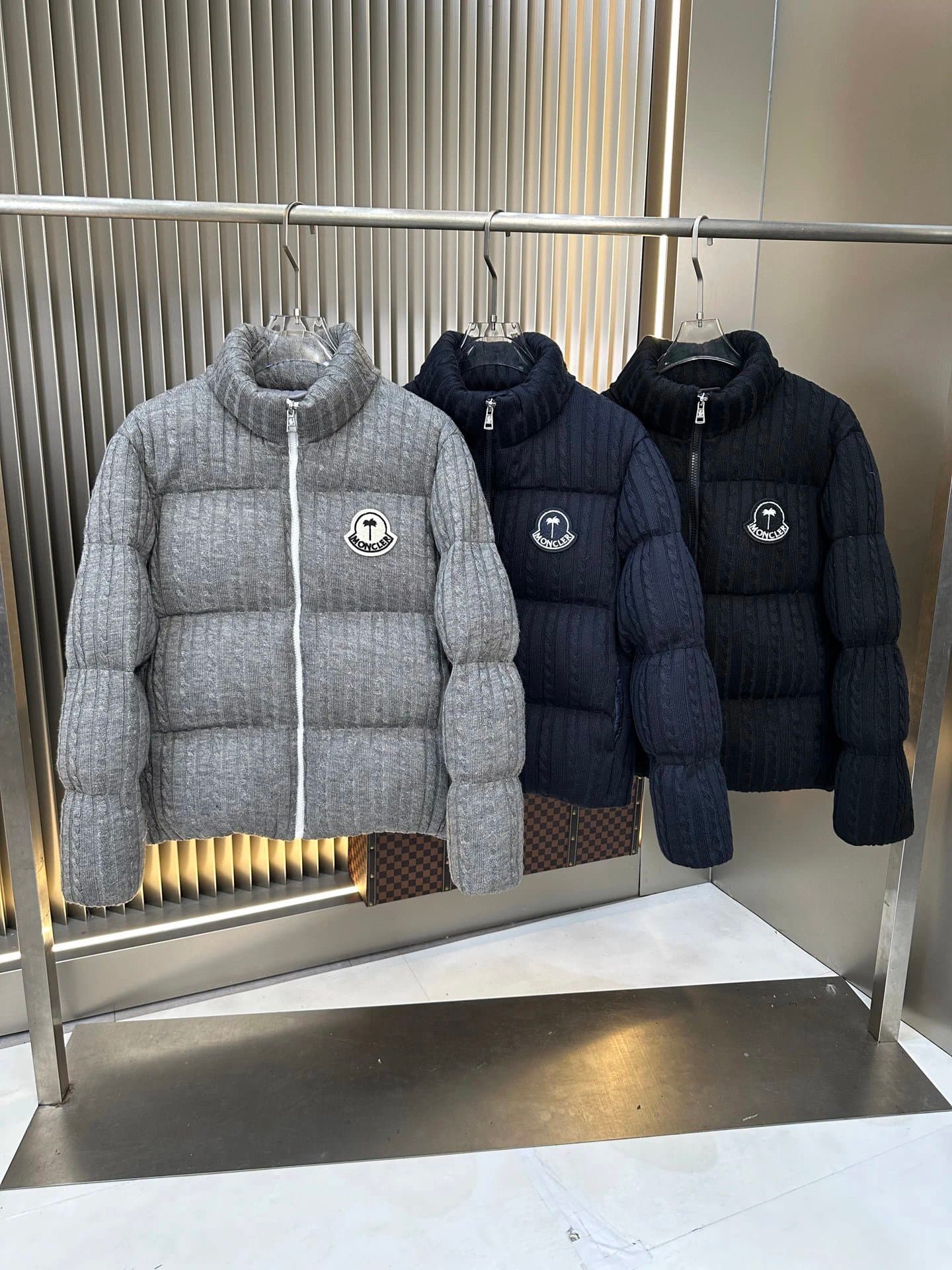 Moncler Down Jacket Logo Patch — 6 black