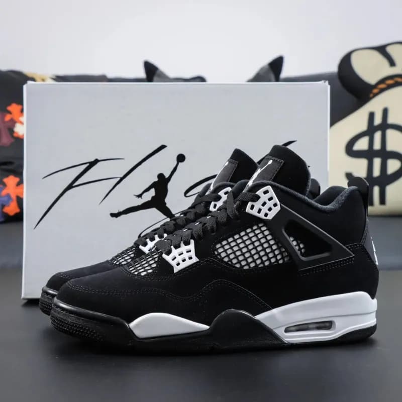 Air Jordan 4 Bred