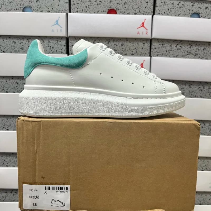 Alexander McQueen Oversized Sneaker Rainbow Lace — 绿绒尾