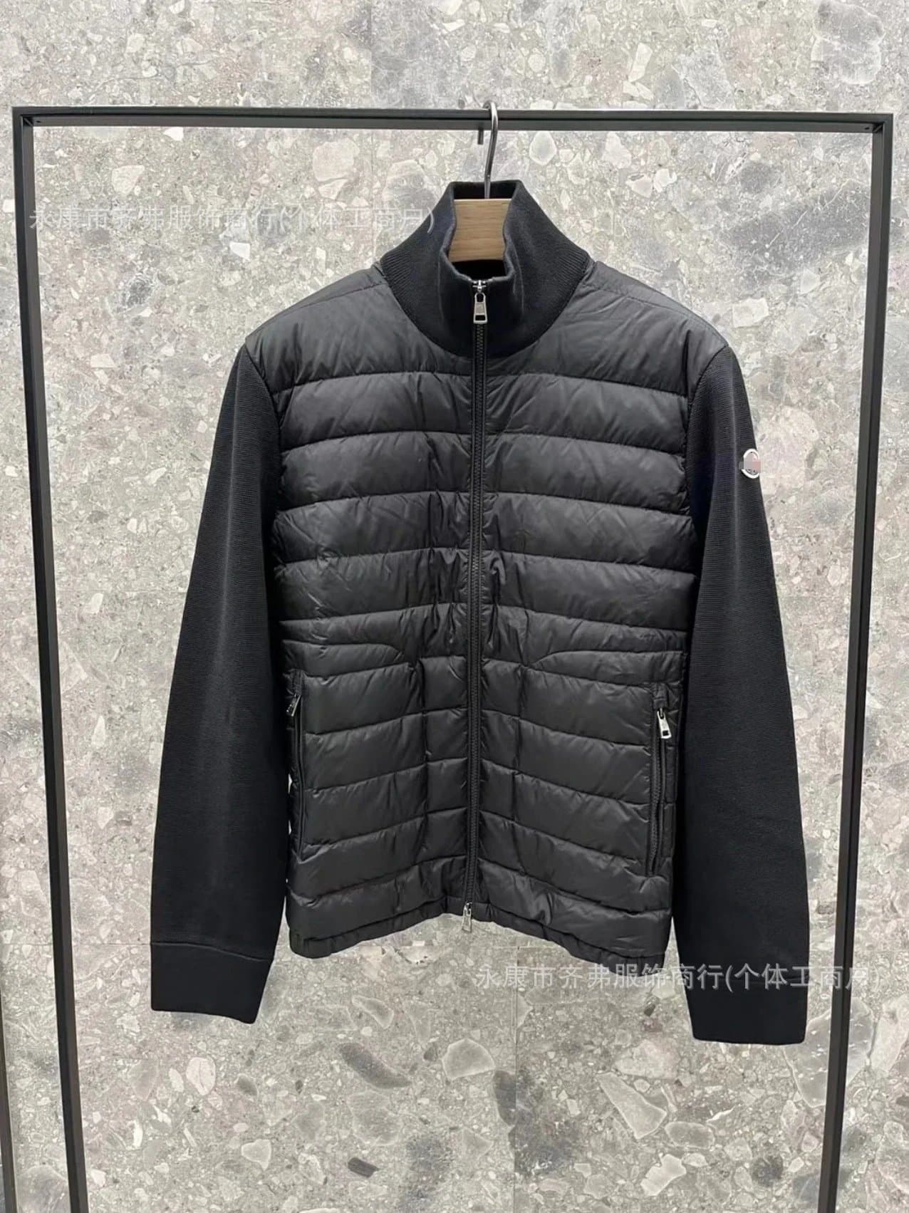 Versace Puffer Jacket Knit Sleeve — 黑色立领