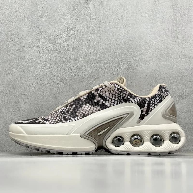 Yeezy 700 Analog — 21