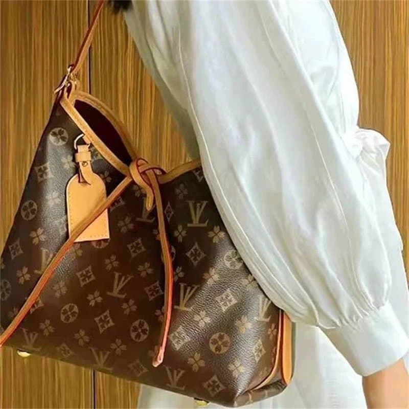 Louis Vuitton Neverfull Monogram Canvas