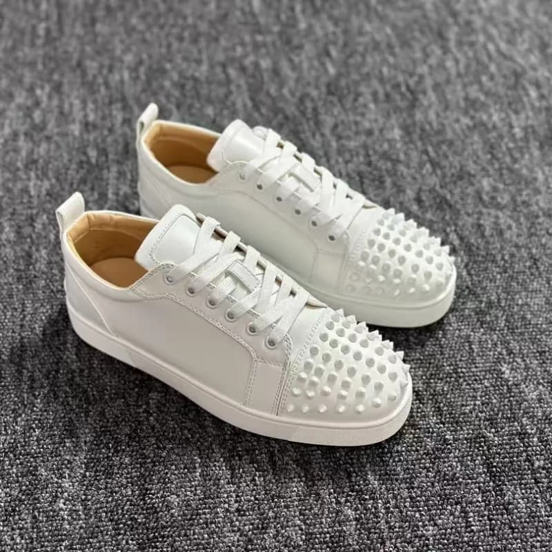 Christian Louboutin Louis Junior Spikes Black Leather with Studs — 白皮头钉