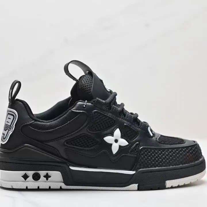 Louis Vuitton LV Trainer Orange — 18 面包黑白底
