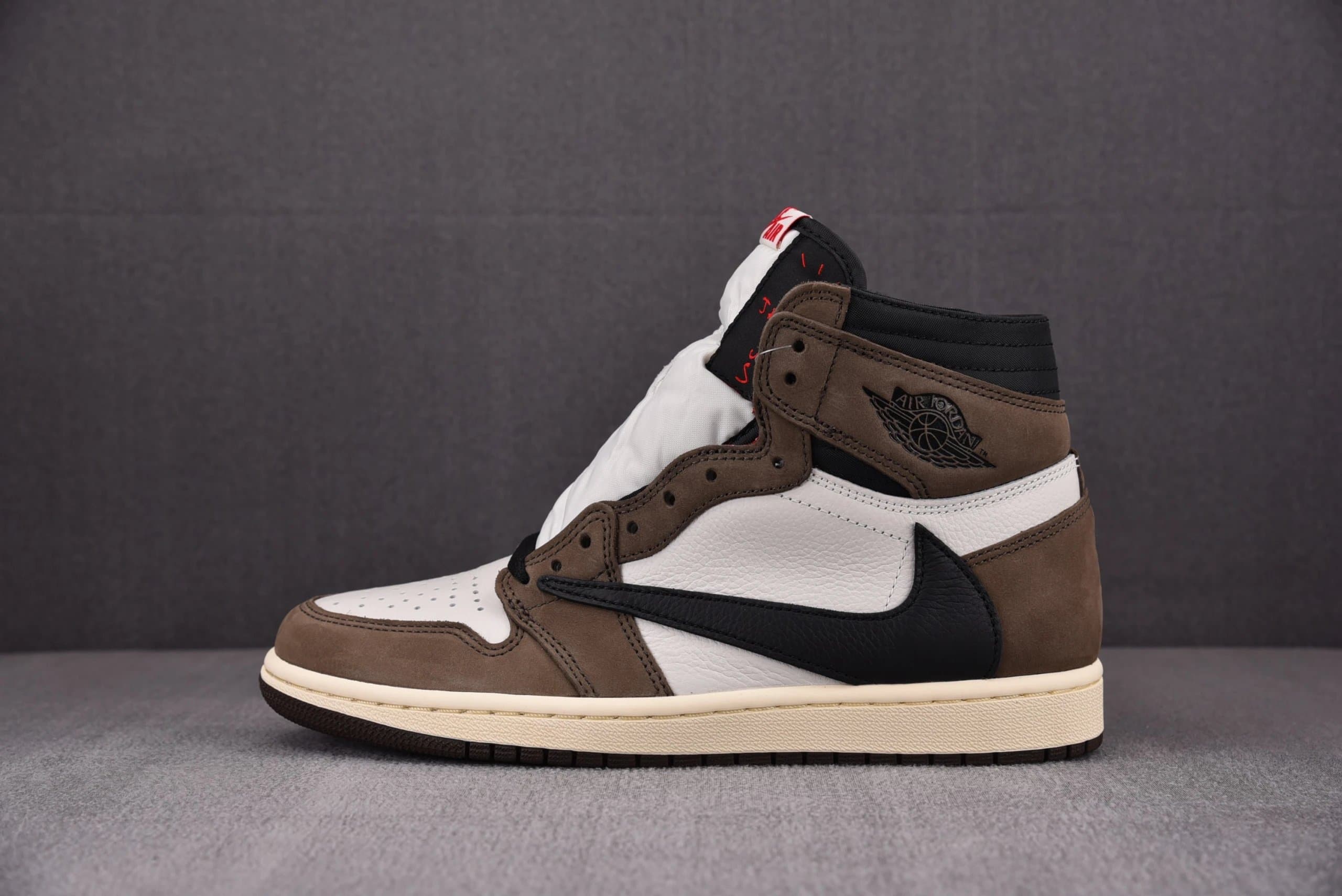 Nike × Travis Scott Dunk Low Cactus Jack — 深棕 高帮倒钩  CD4487-100