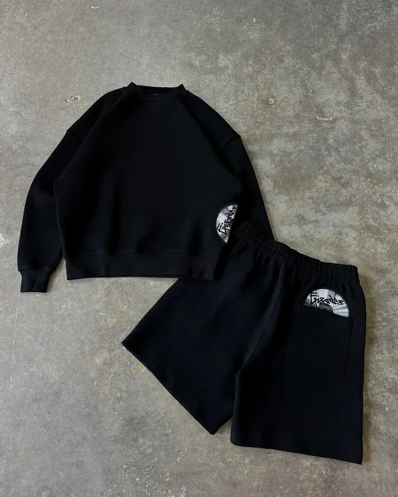 Fear of God Essentials Joggers Logo Patch — 黑色圆领卫衣短裤套装