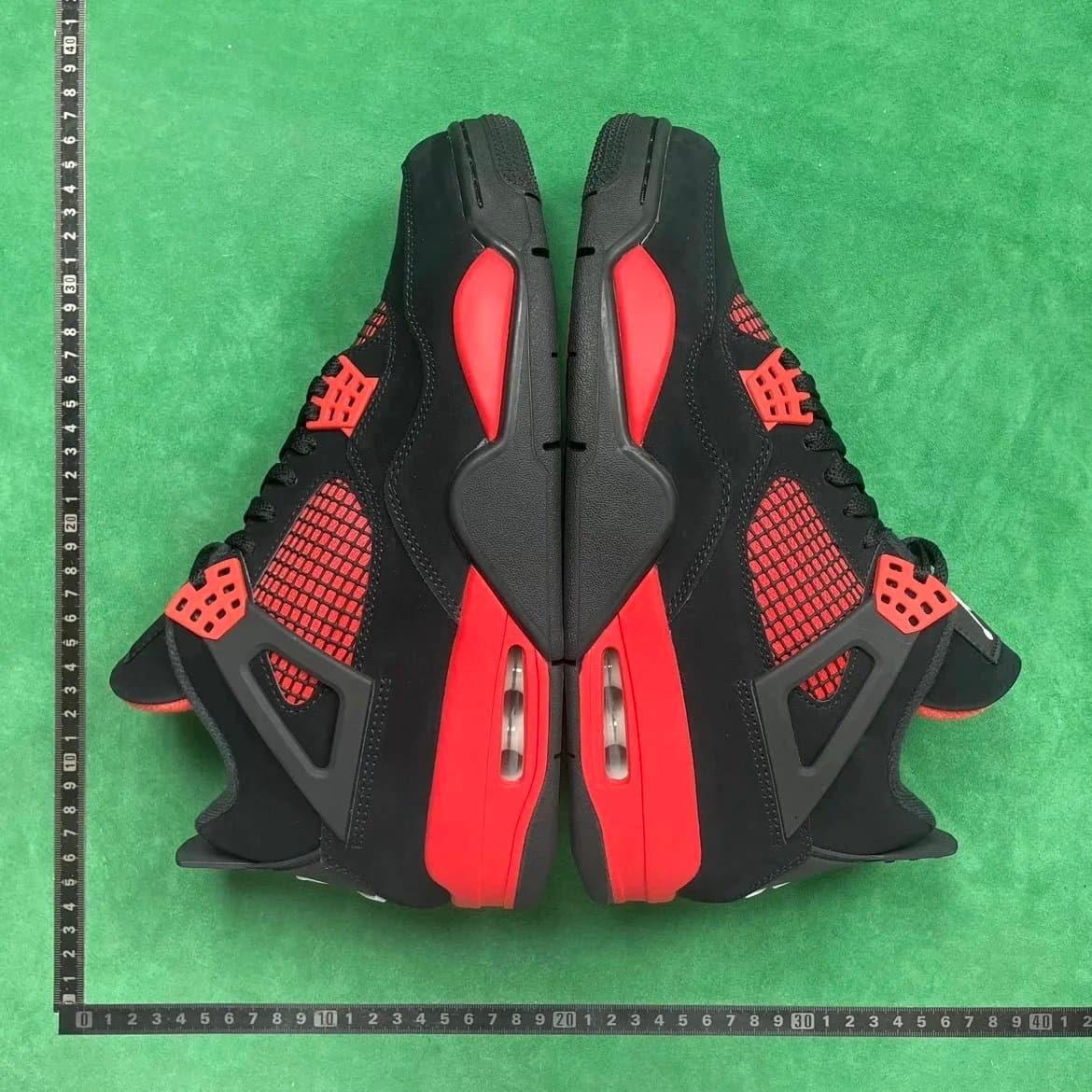 Air Jordan 4 Bred