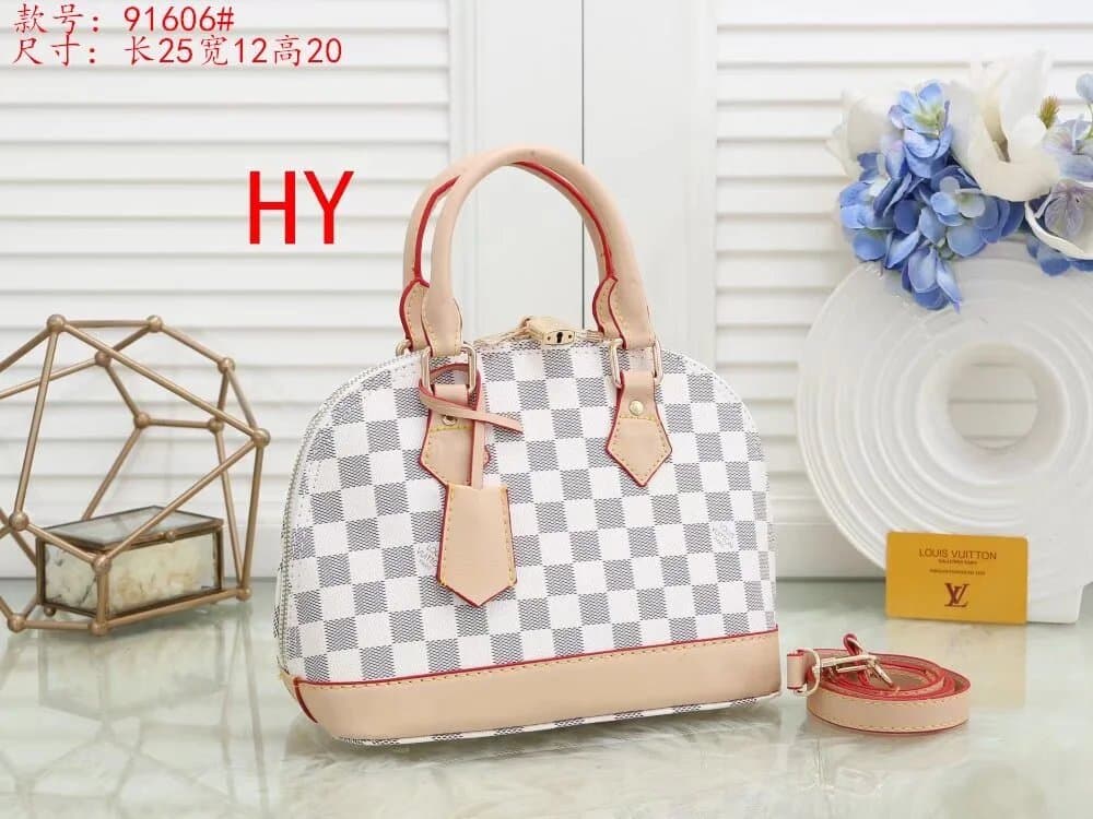 Louis Vuitton Alma BB Monogram Canvas — 白格