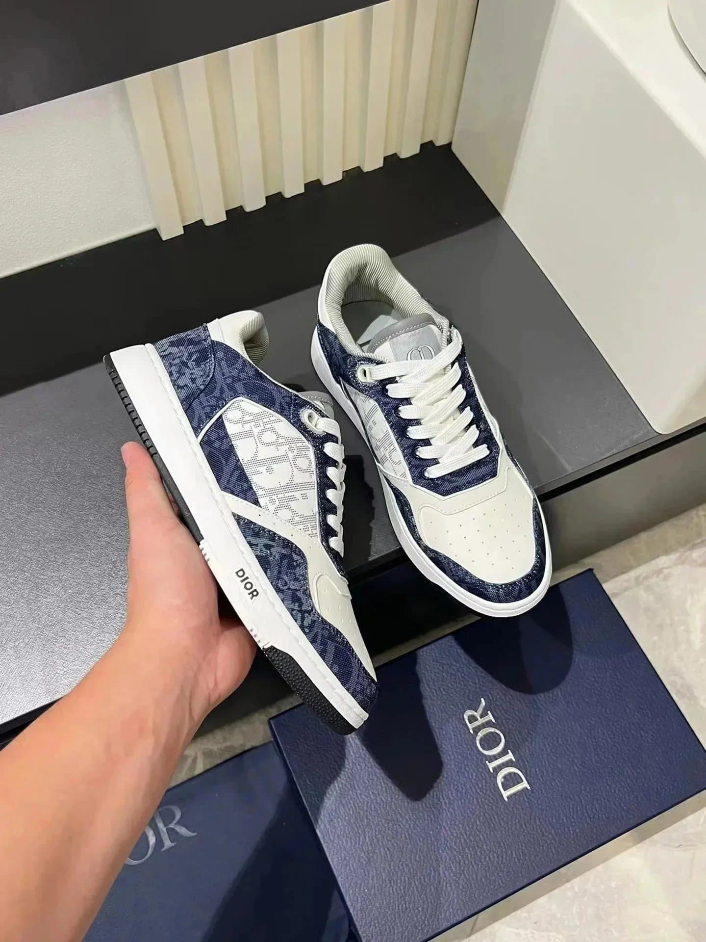 Dior B22 Sneaker Monogram Leather — 012