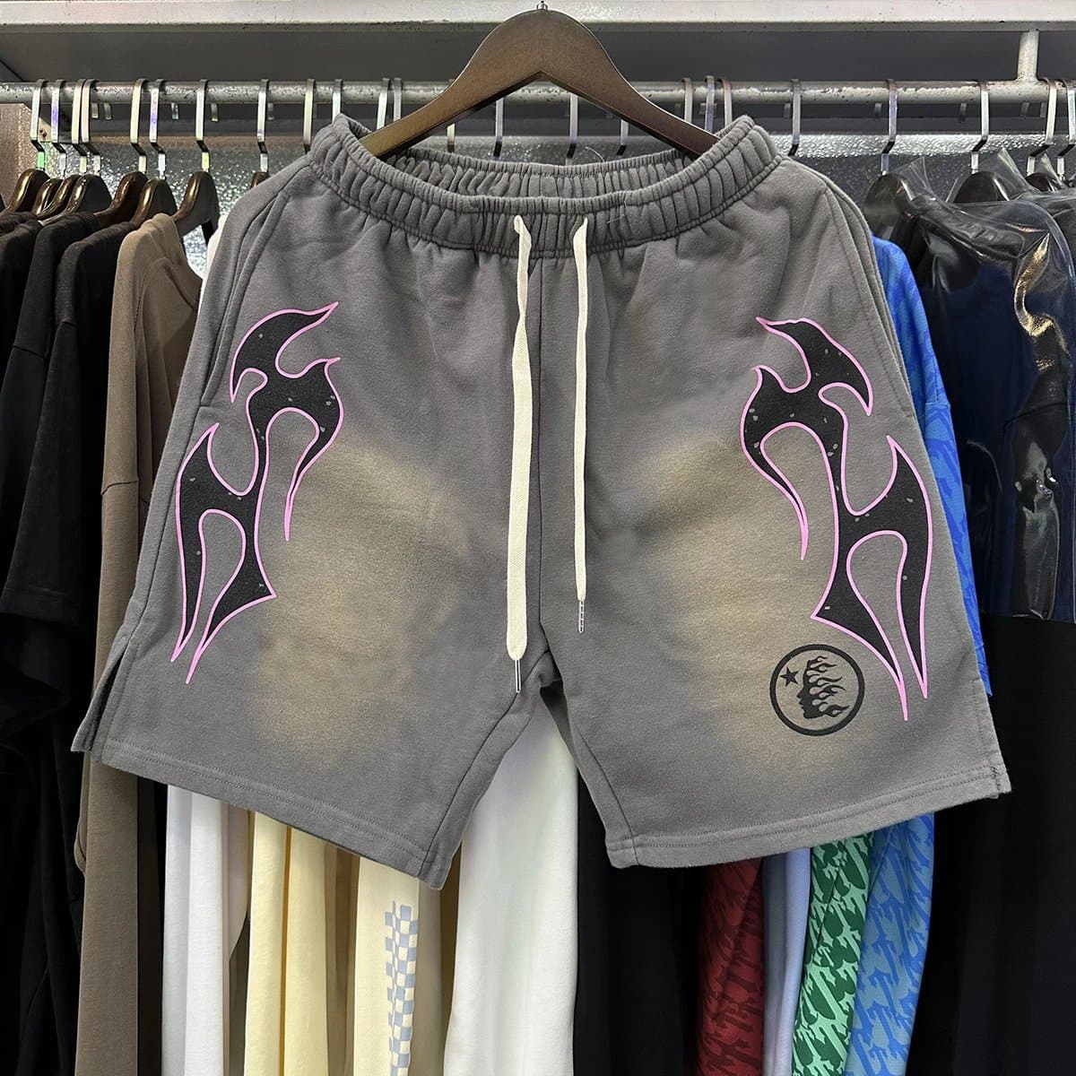 Hellstar Logo Shorts Distressed Logo — DK2HY0GN