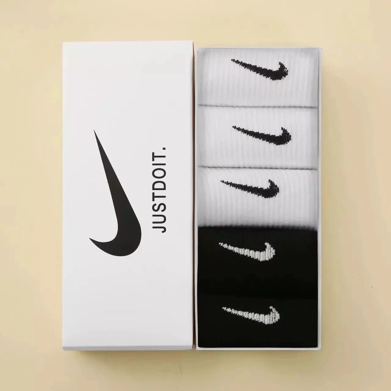 Nike Cushioned Ankle Socks Classic Logo — 3 白 2 黑