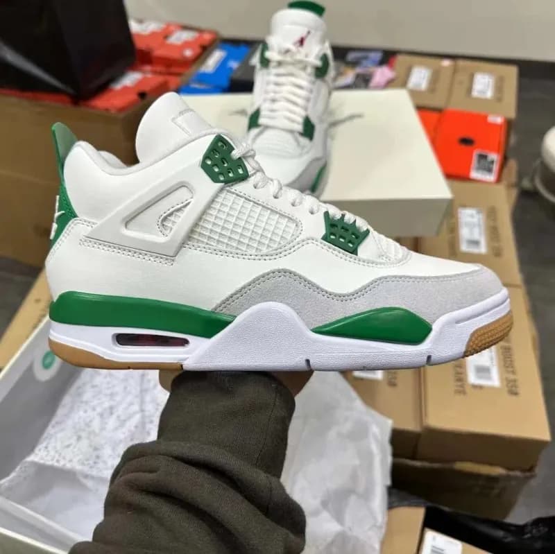 Air Jordan 4 Raptors — AJ4 SB