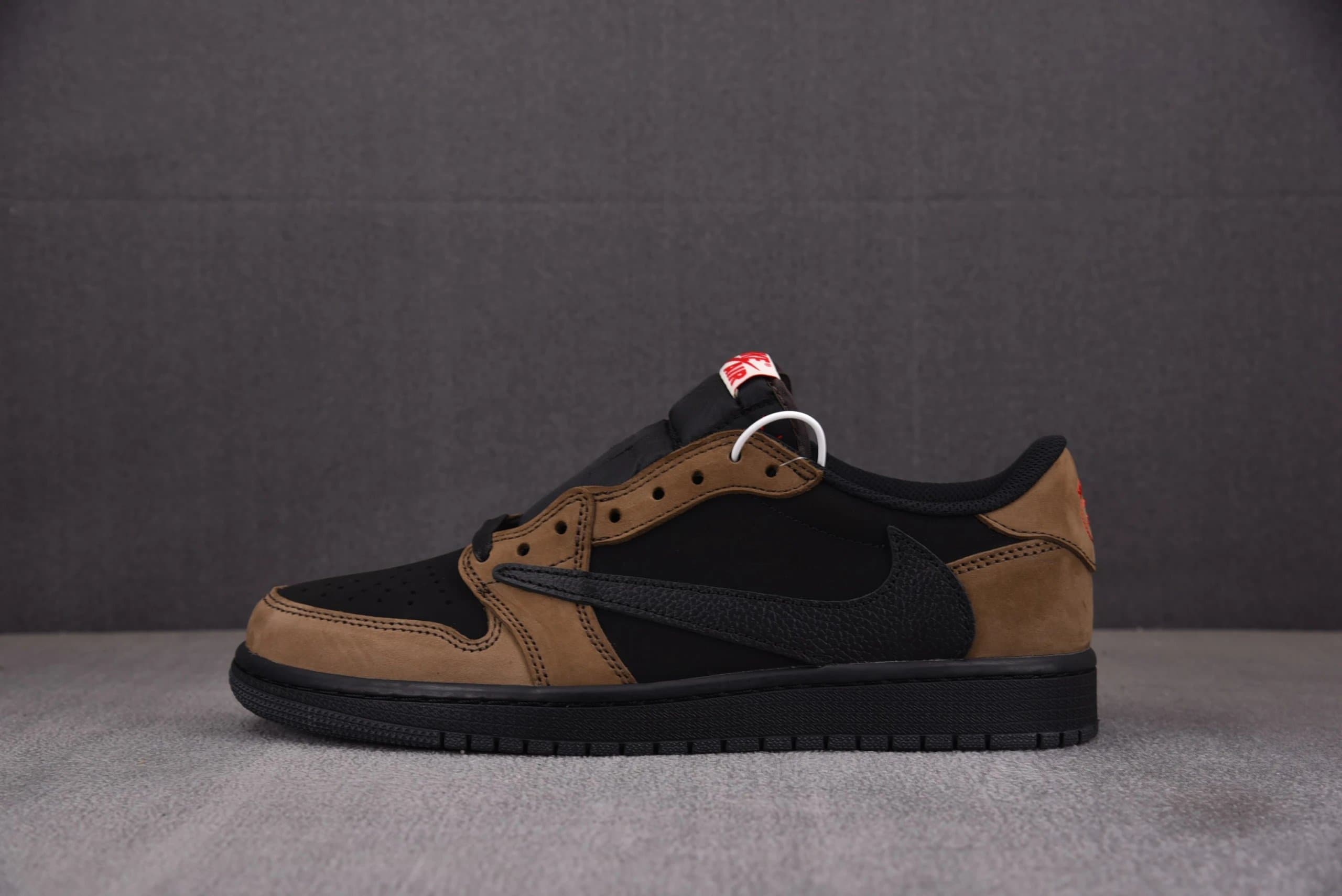 Nike × Travis Scott Dunk Low Cactus Jack — 黑棕 DM7866-202