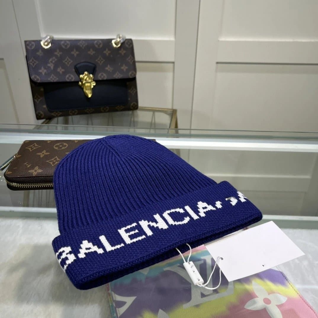 Burberry Monogram Knit Beanie Logo Intarsia — 01