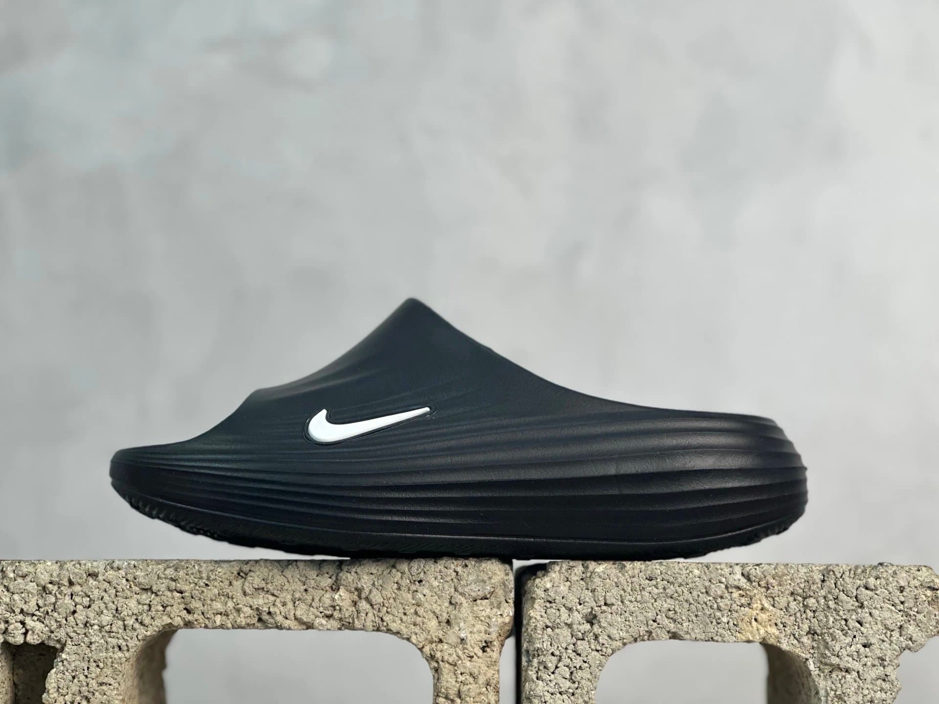 Nike Kawa Slide Black/White