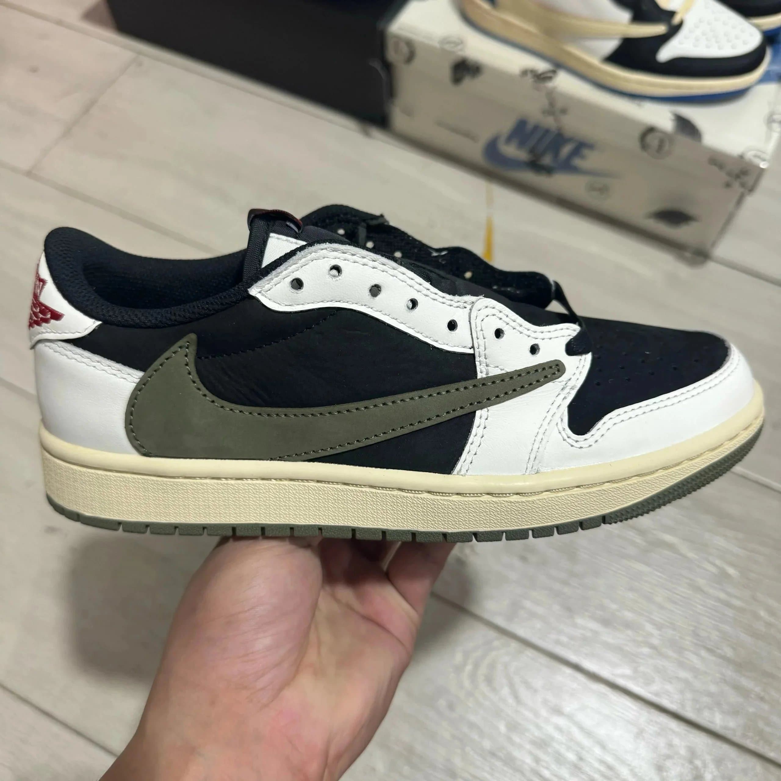 Air Jordan 1 Low Travis Scott Reverse Mocha