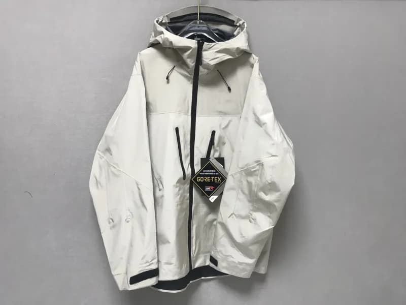 Arc'teryx Alpha SV Jacket Black — Off-White