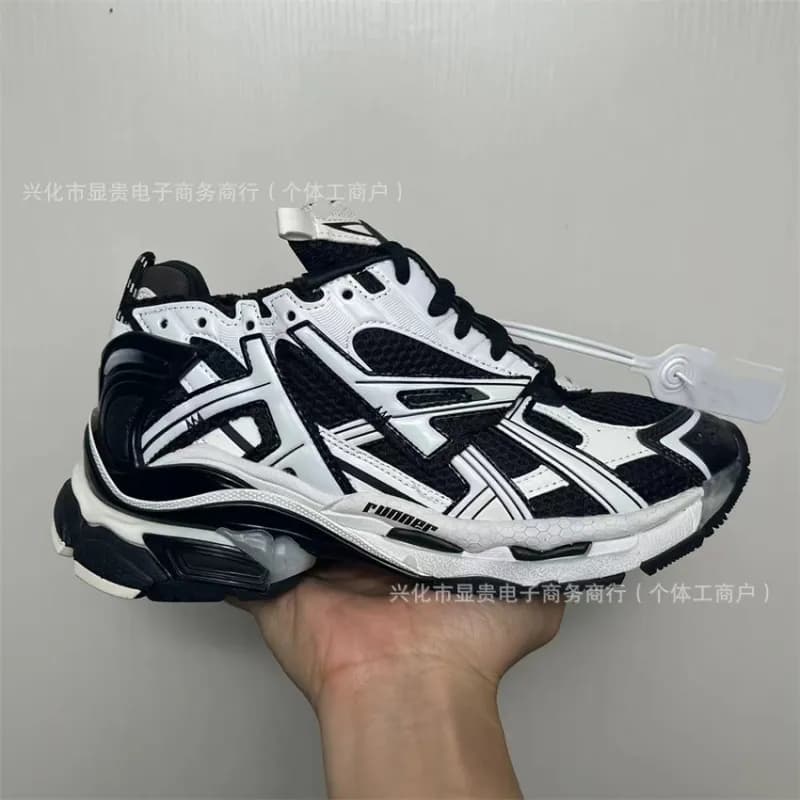 Balenciaga Triple S White — 黑白色