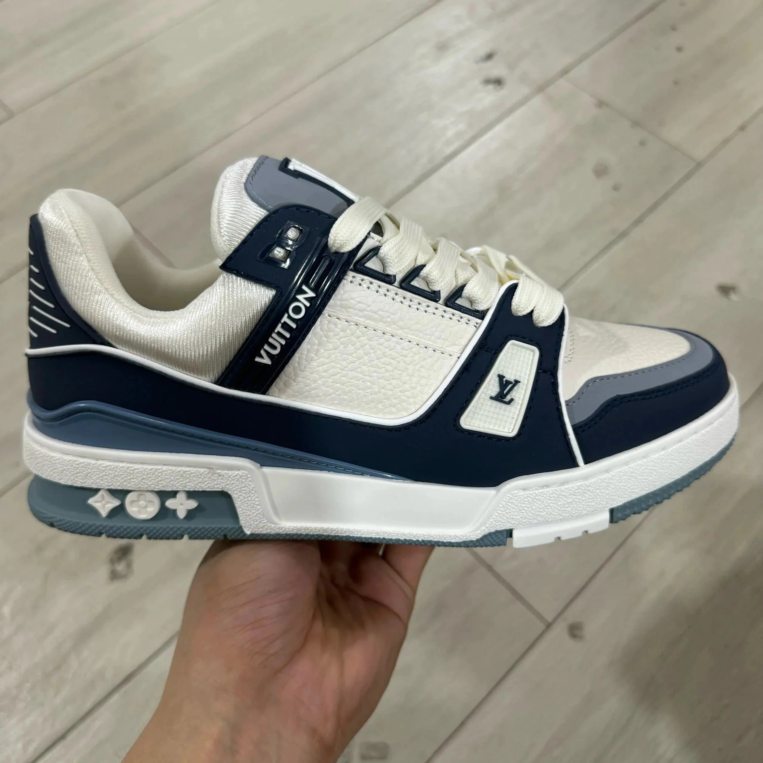 Louis Vuitton LV Trainer Monogram Empreinte — 蓝白