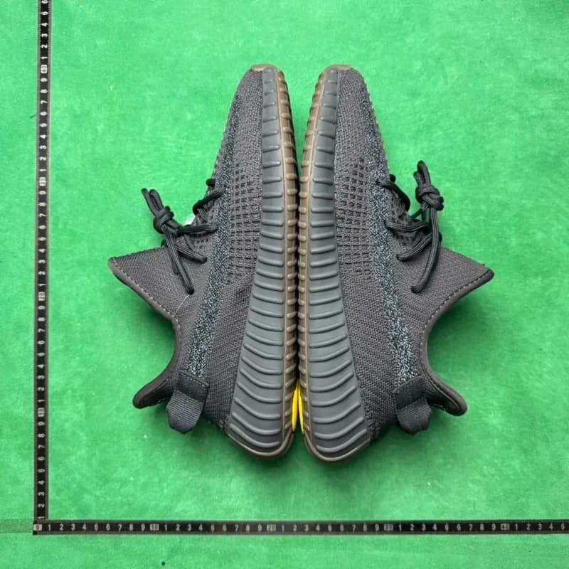 Yeezy Boost 350 V2 Zebra
