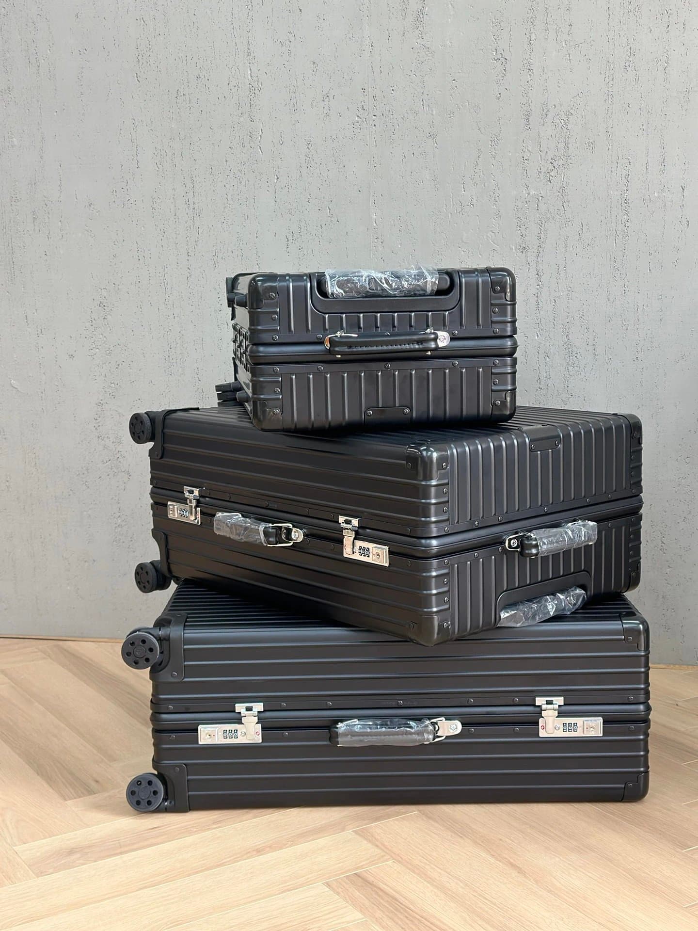 Supreme Hardshell Luggage Box Logo — 黑色