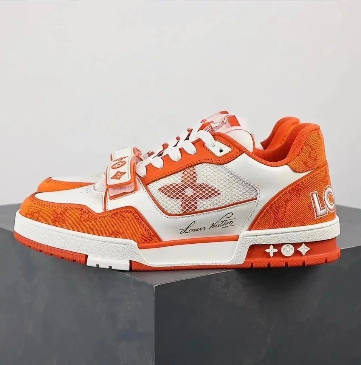 Louis Vuitton LV Trainer Monogram Embossed — 橙色（魔术贴）