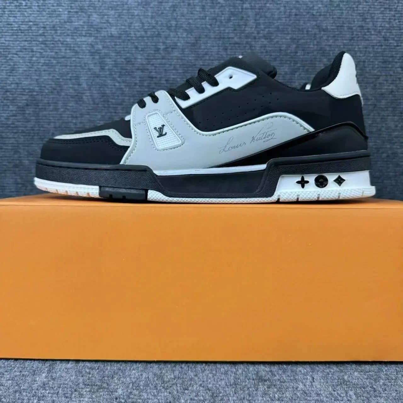 Louis Vuitton LV Trainer Monogram Signature