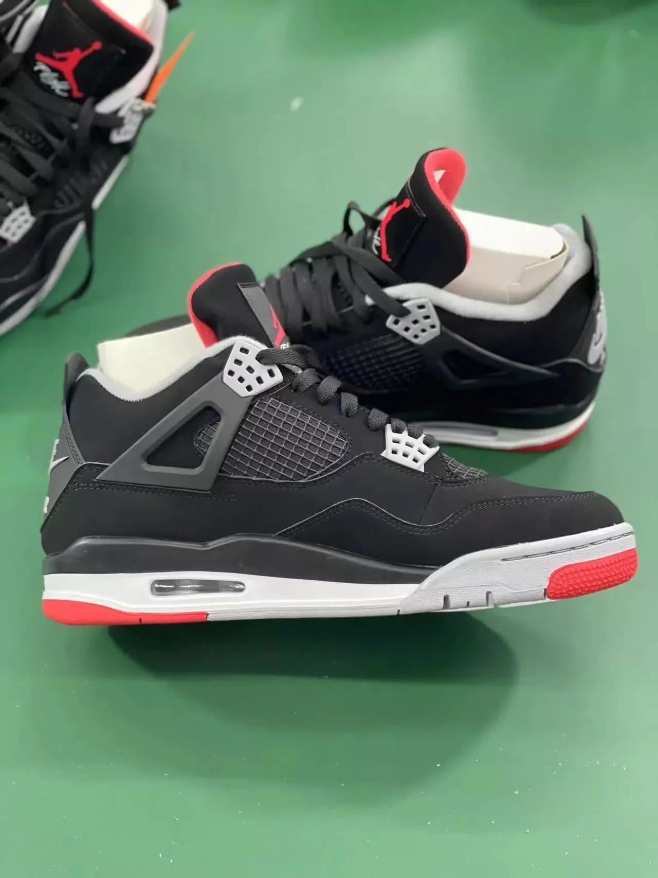 Air Jordan 4 Bred