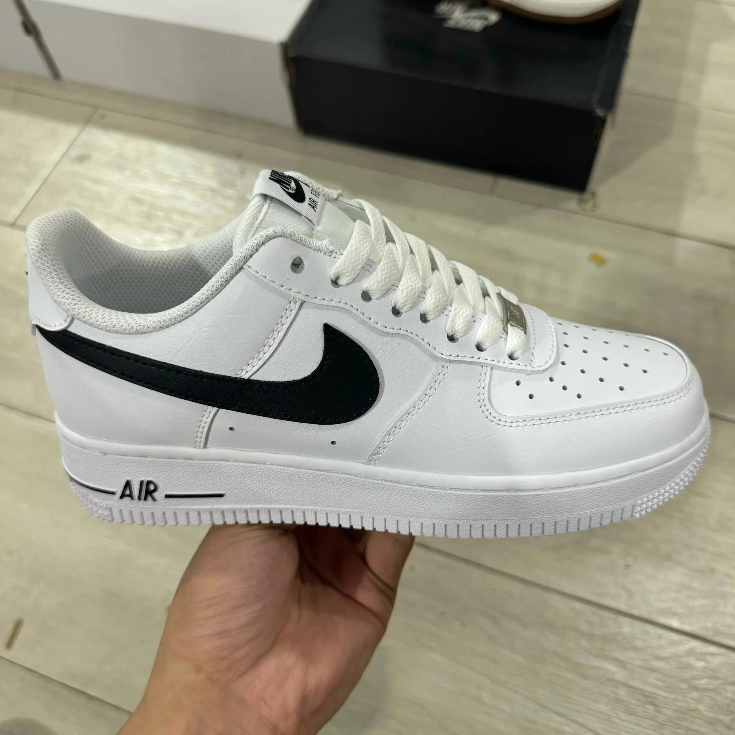 Nike Air Force 1 Low Wheat — 白色黑钩