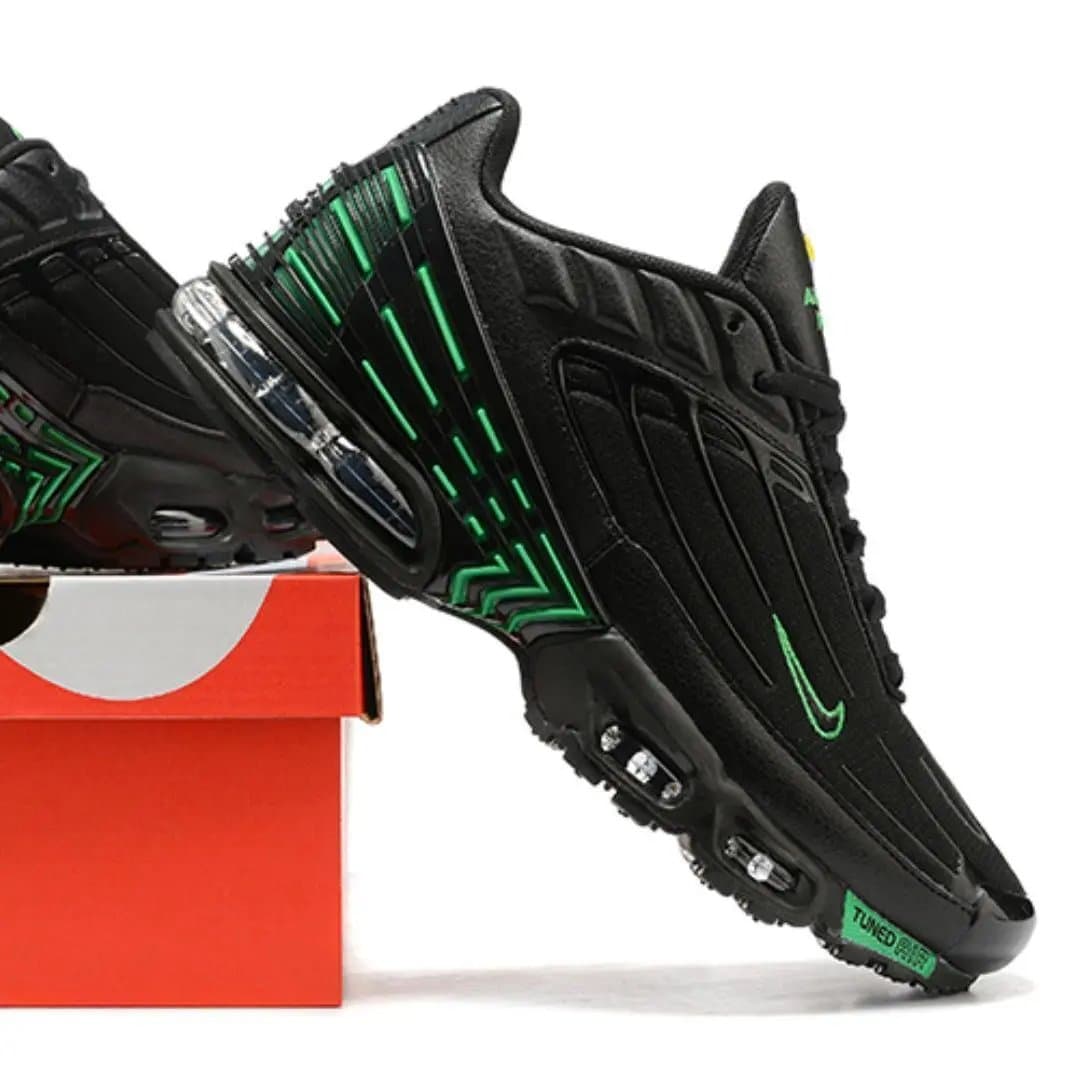Nike Air Max Plus Tuned — D18