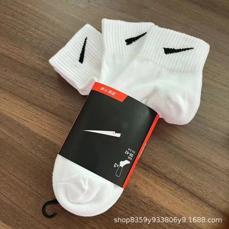 Nike Cushioned Ankle Socks Swoosh Logo