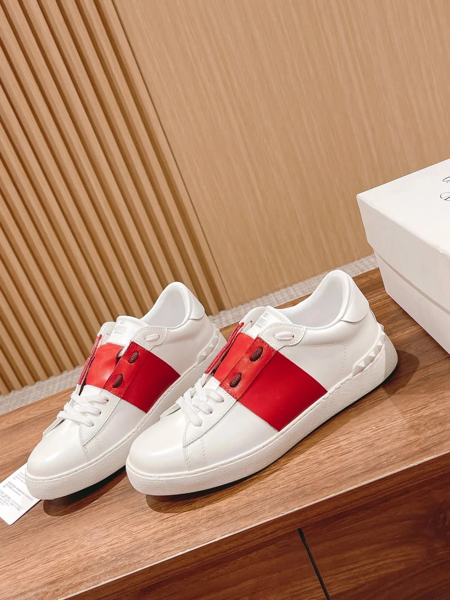 Valentino Rockstud Low Stud Strap — 红色  9