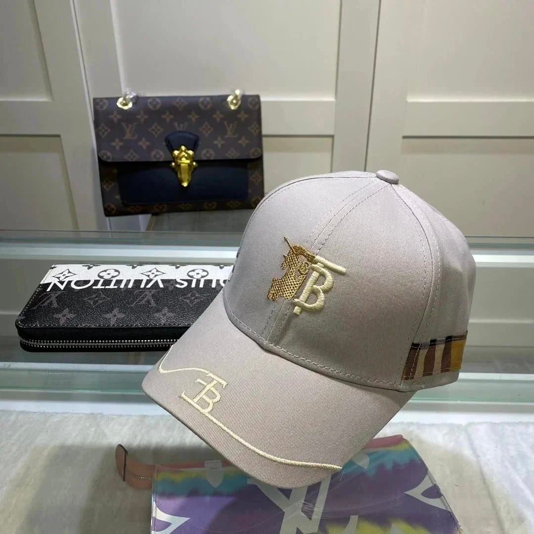 Burberry Ribbed Beanie Logo Patch — 10