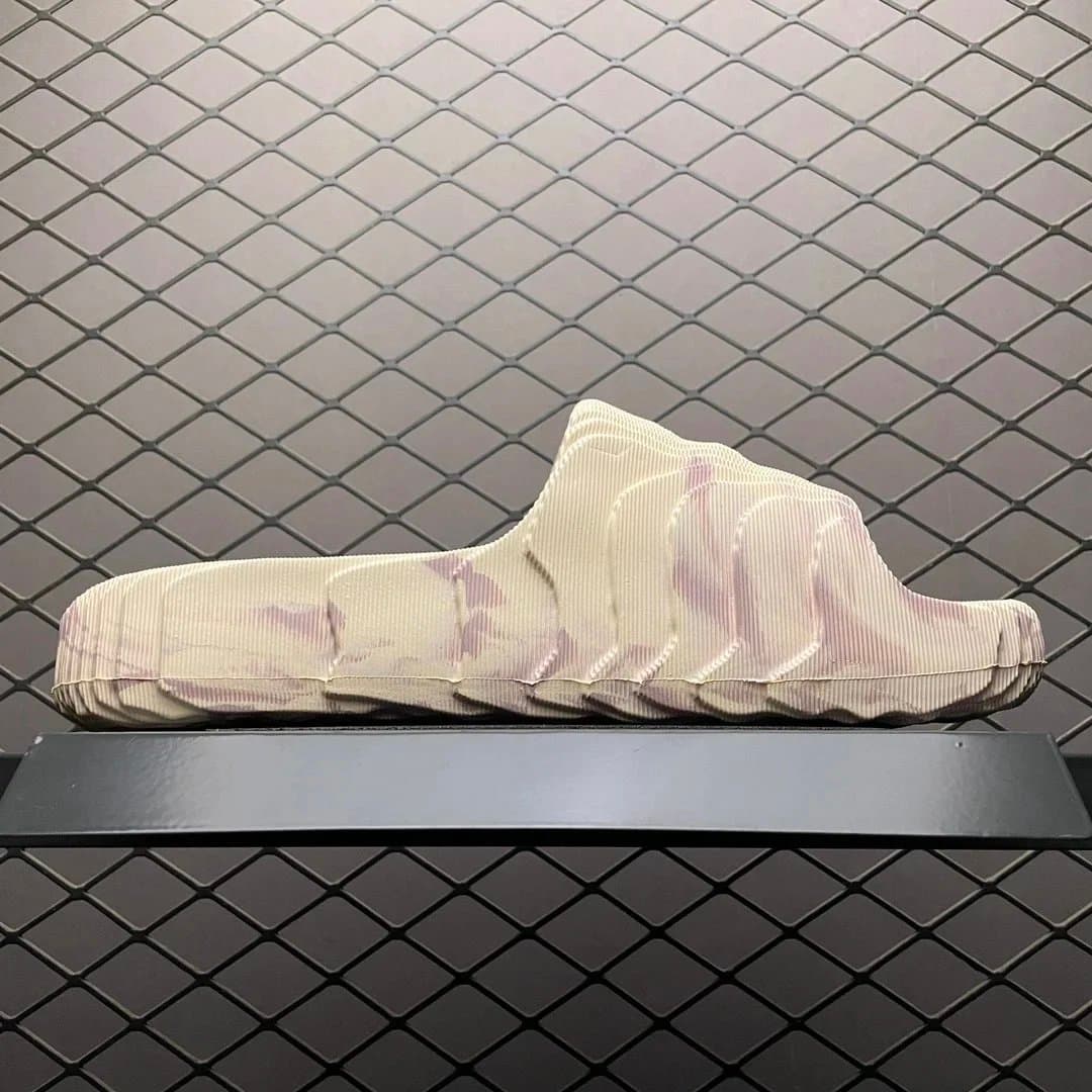 Yeezy Slide Cloud