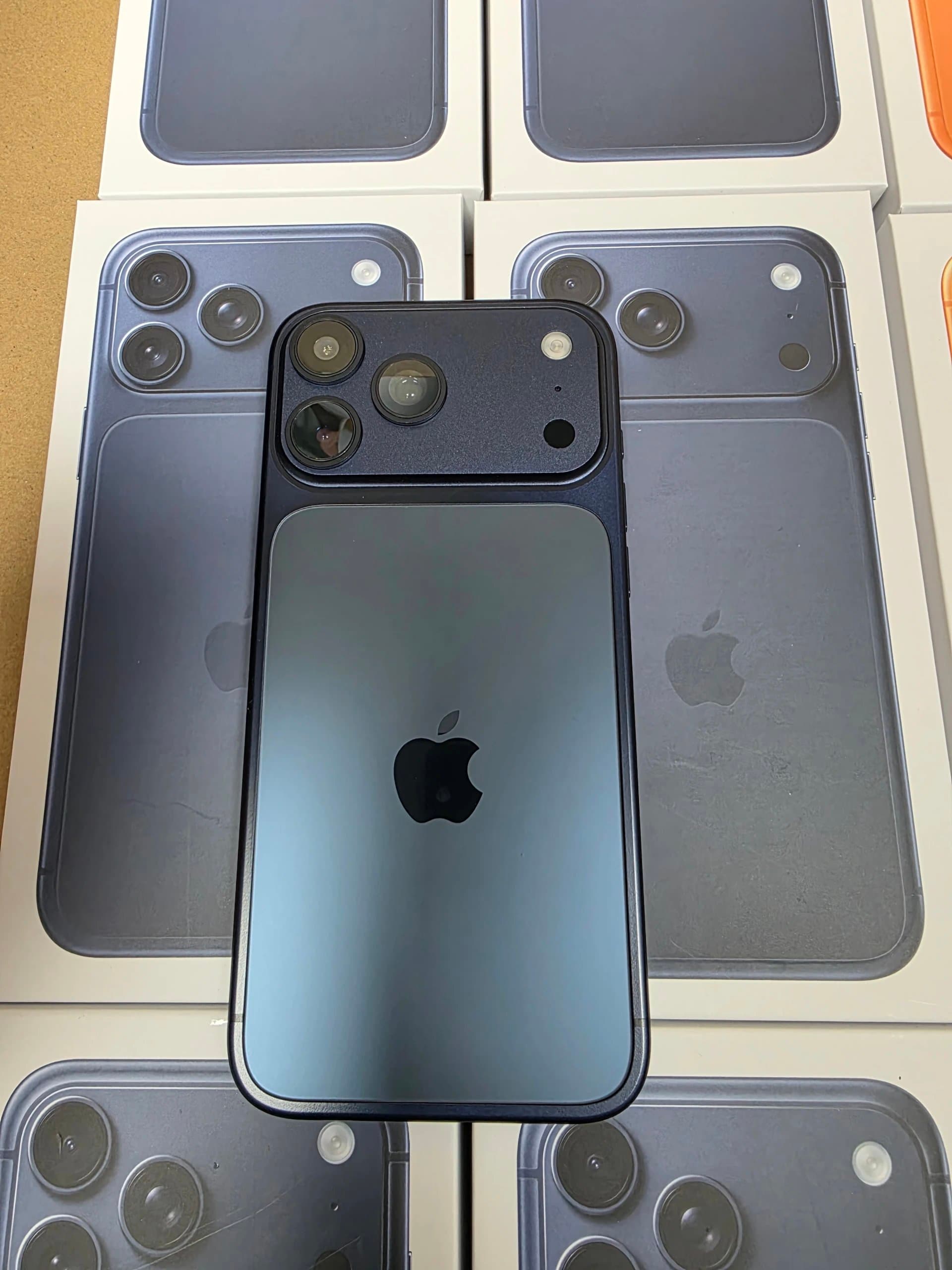 Apple iPhone 15 Pro Titanium Black