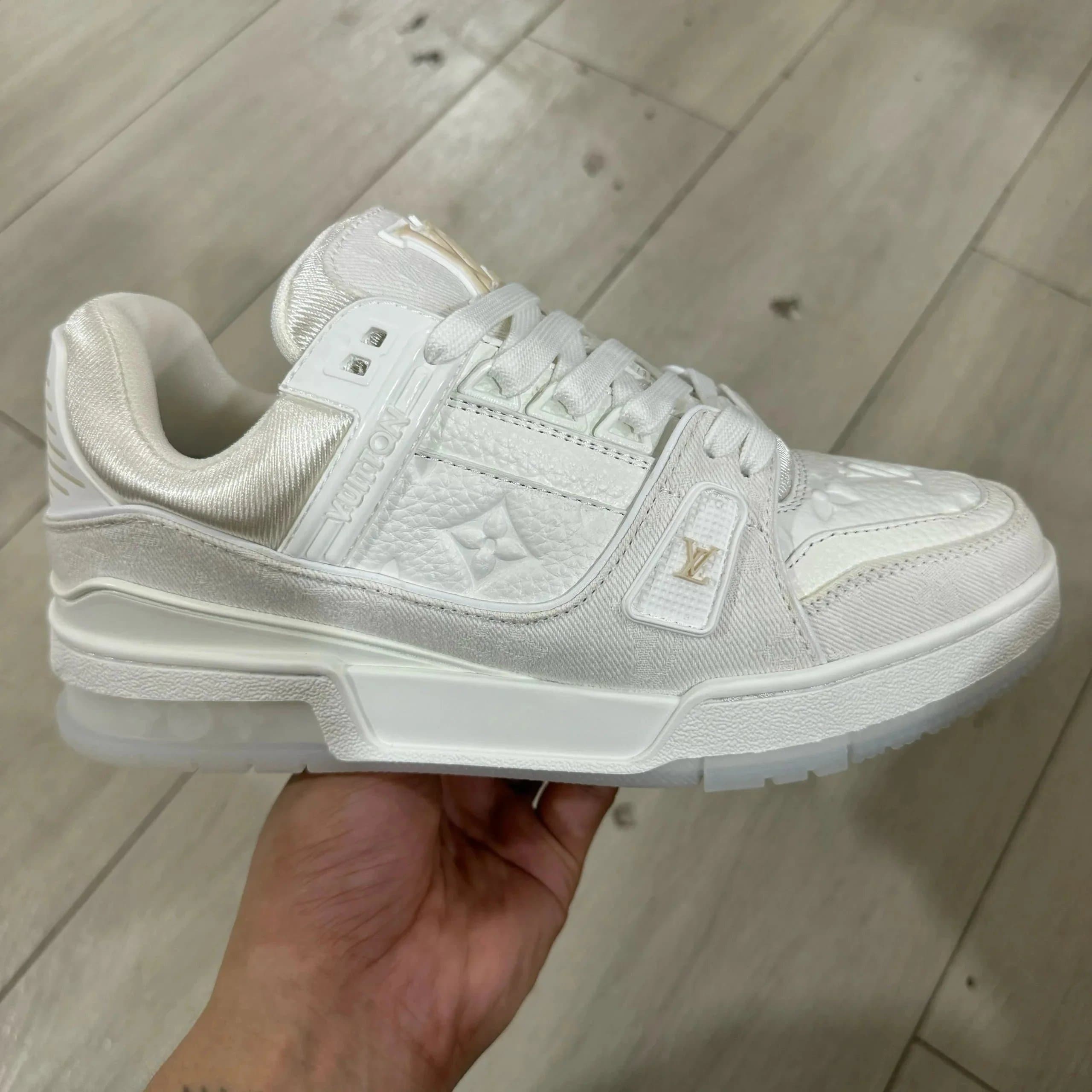 Louis Vuitton LV Trainer Monogram Empreinte — 牛仔米白