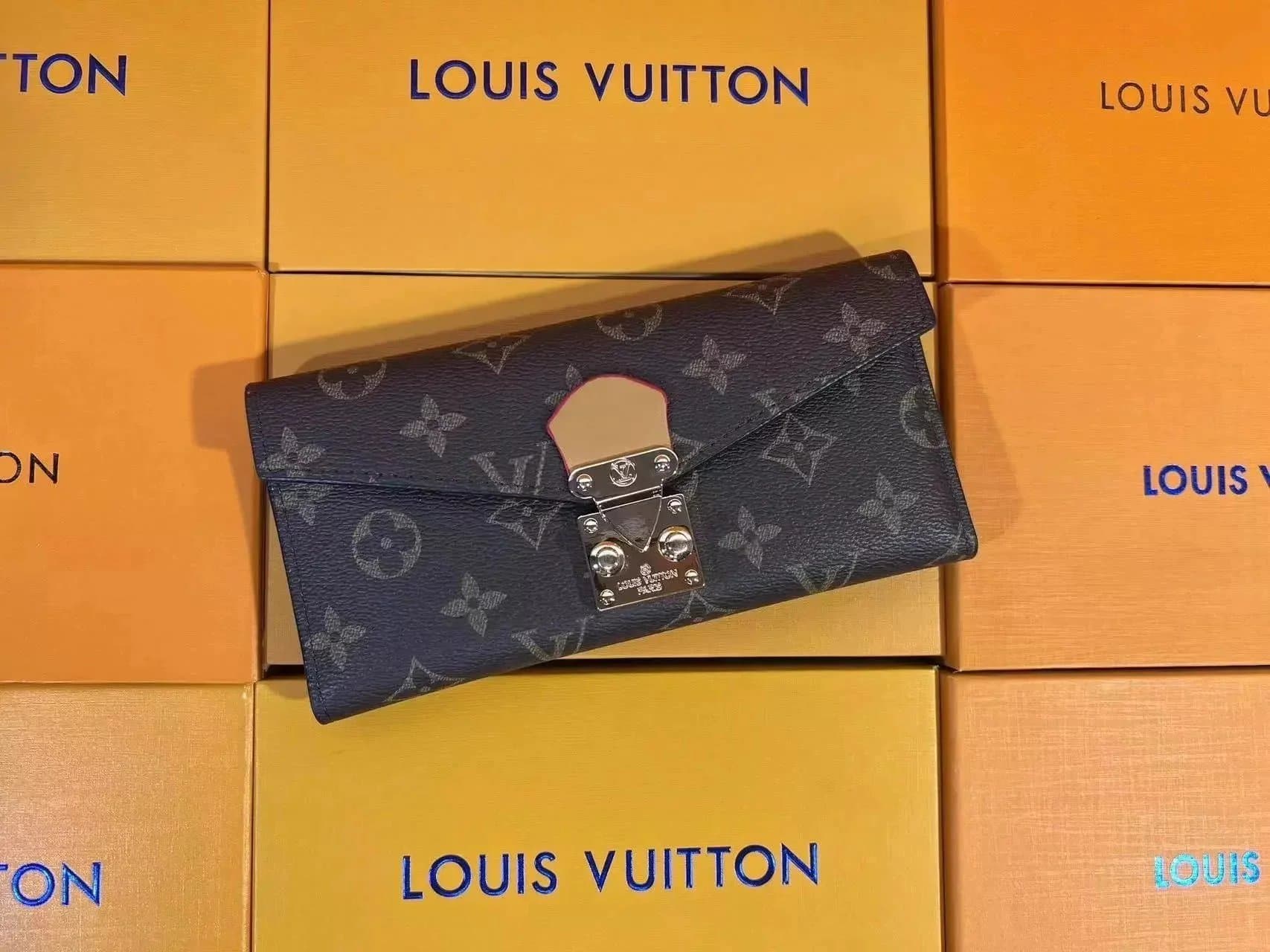 Louis Vuitton Pochette Métis Monogram Eclipse