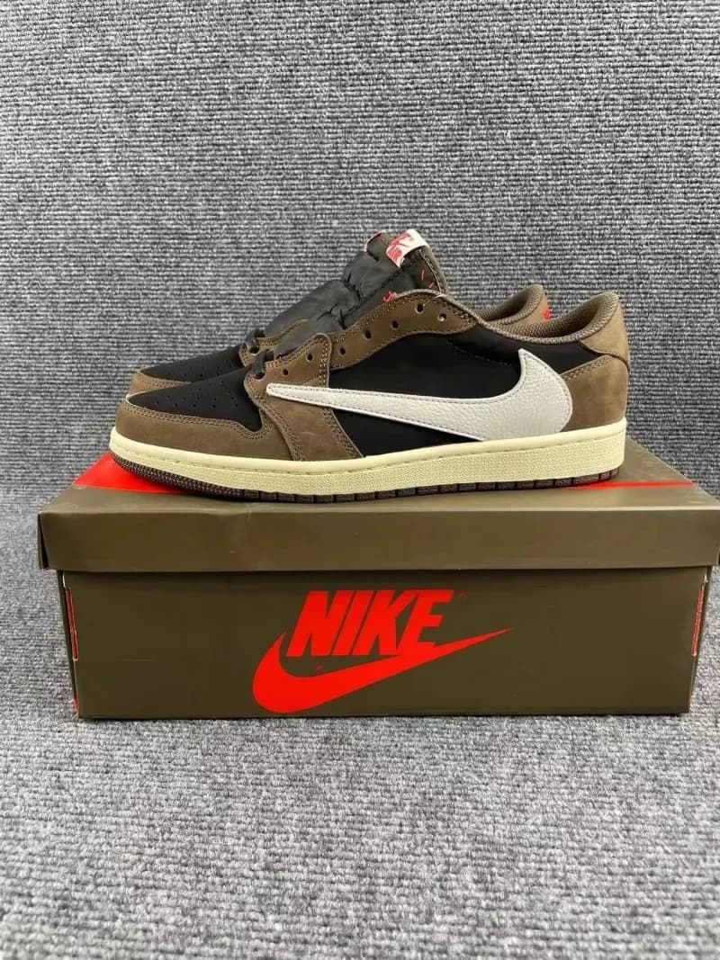 Nike × Off-White Dunk Low Mocha